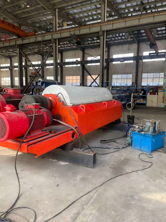 LWS580型三相离心机维修调试现场